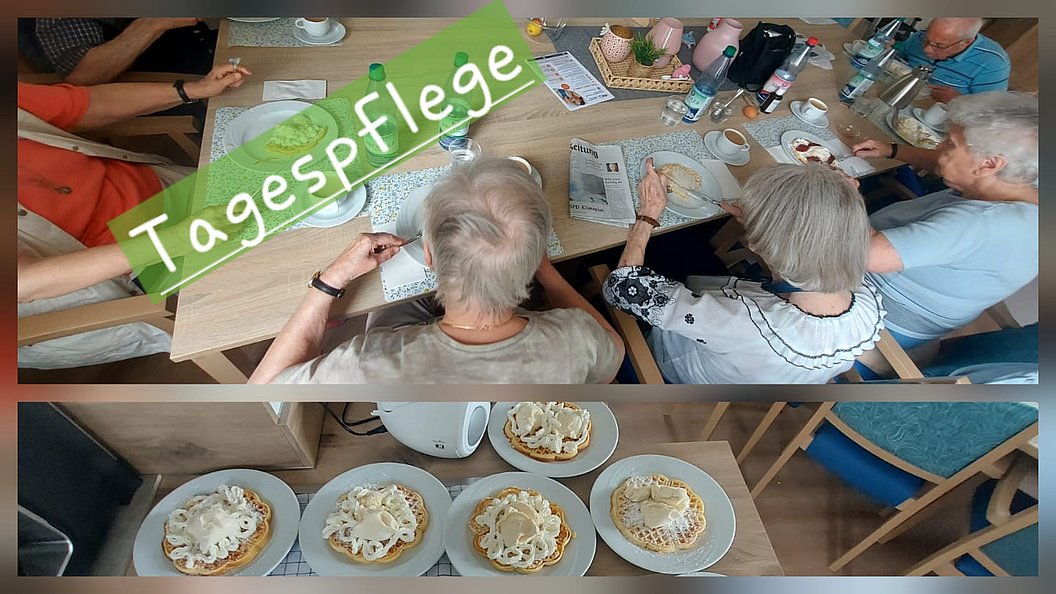 Mehrere ältere Menschen sitzen an einem Tisch mit Getränken und Zeitungen, darunter der Schriftzug 'Tagespflege', darunter fünf Teller mit jeweils einem kleinen Kuchen und Sahne.