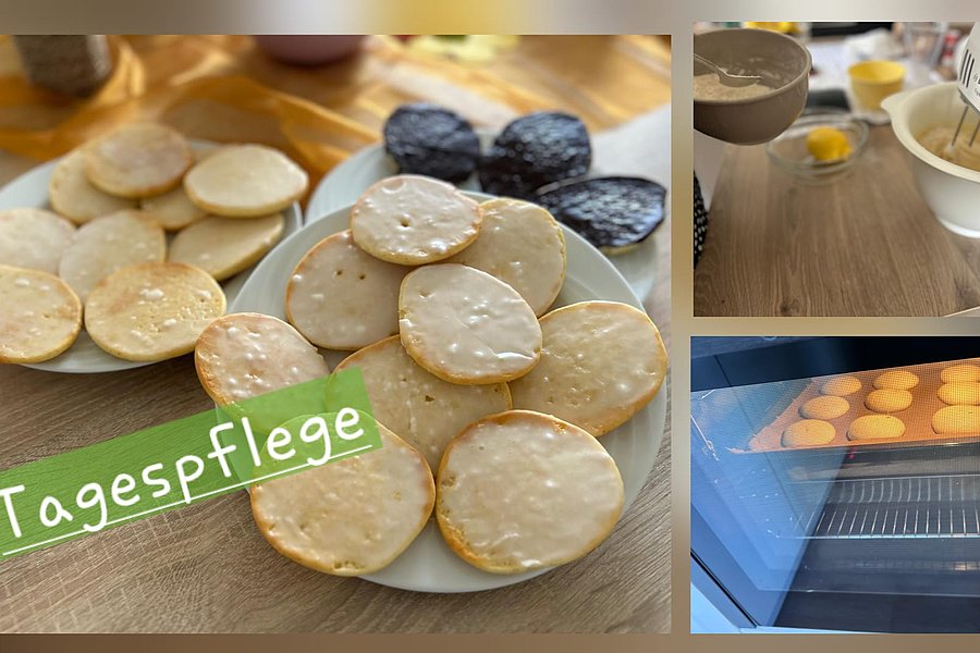 Mehrere Teller mit frisch gebackenen runden Keksen, daneben eine Küchenmaschine mit Rührschüssel und ein Backofen mit Keksen auf dem Backblech